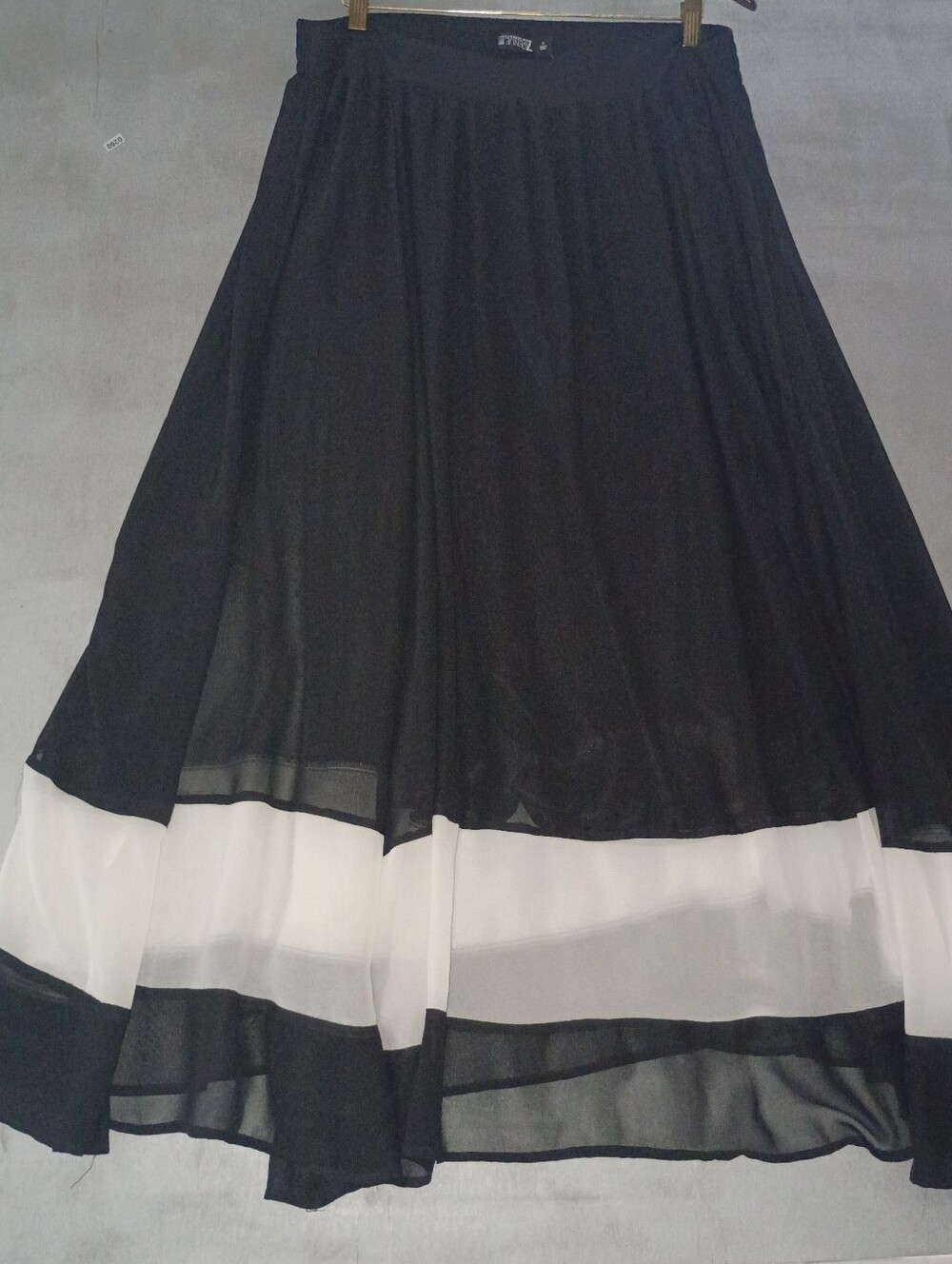 New York & Co 7th Avenue Women’s Black and White A-Line Midi Skirt